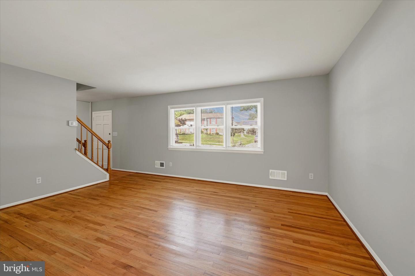 125 W Chestnut Hill Ln