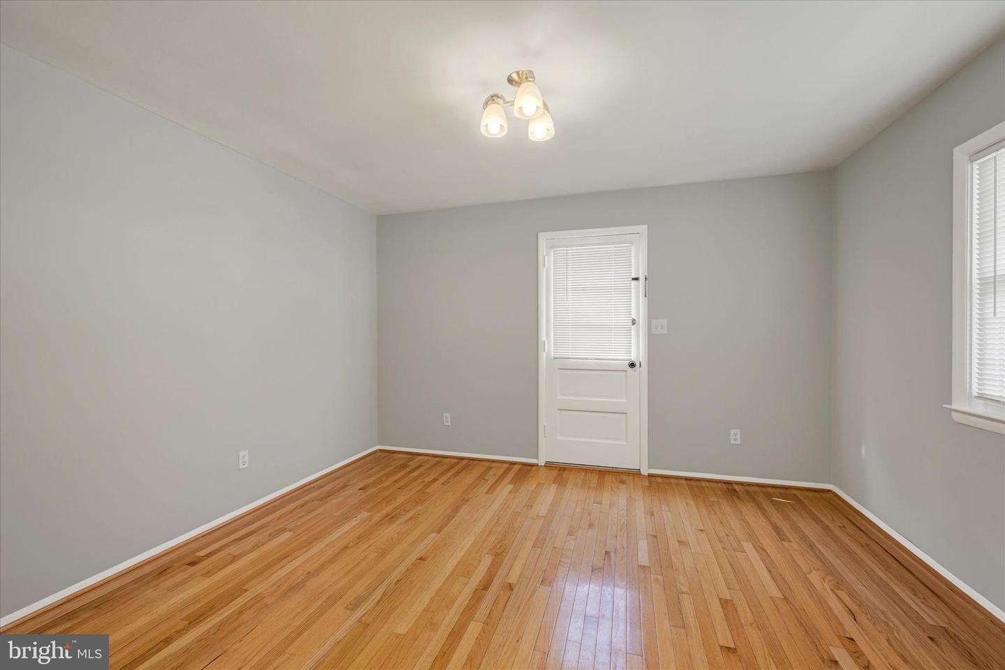 125 W Chestnut Hill Ln