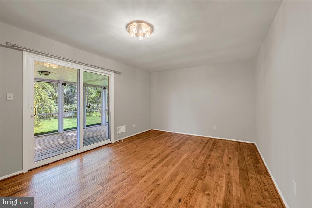 125 W Chestnut Hill Ln