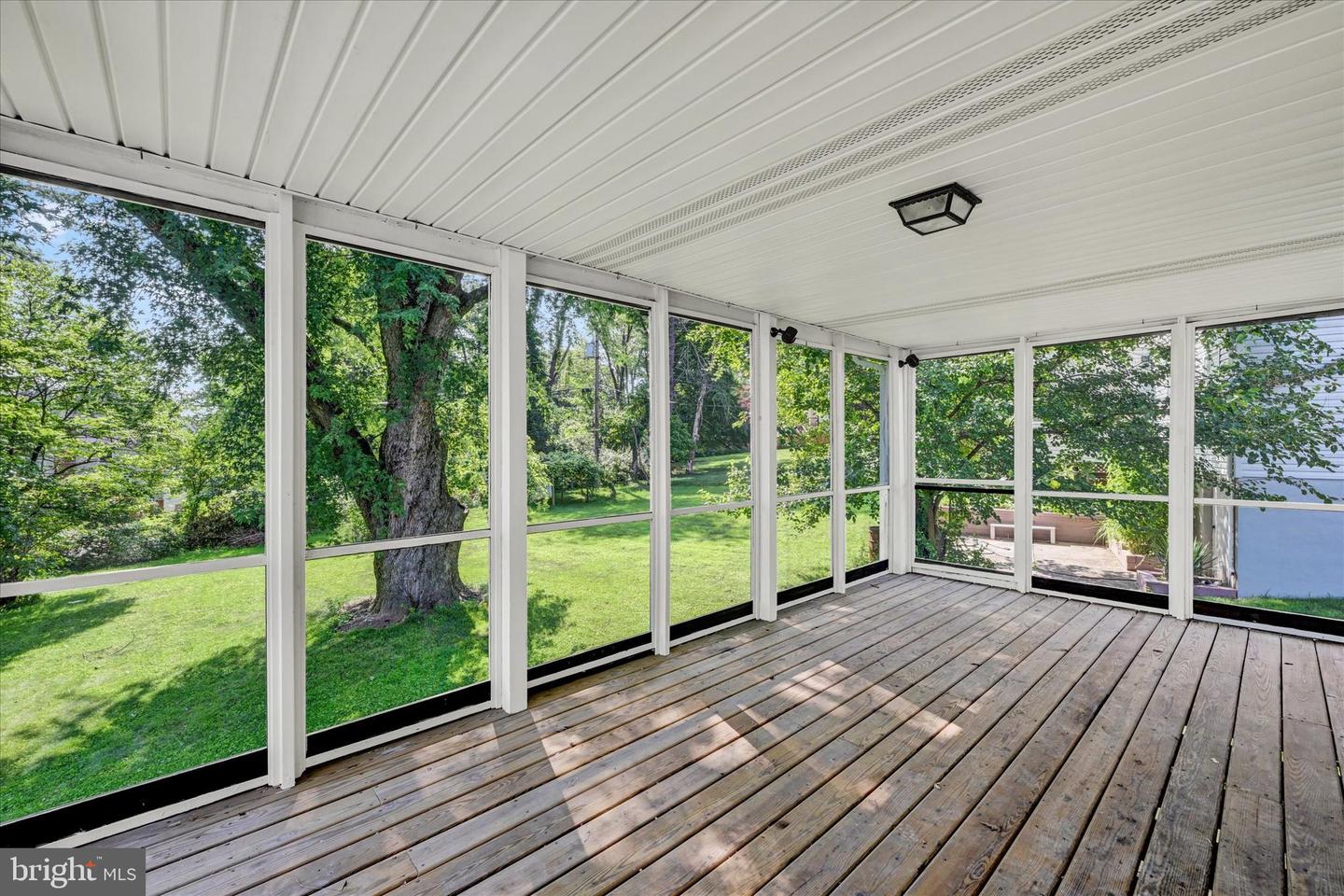 125 W Chestnut Hill Ln