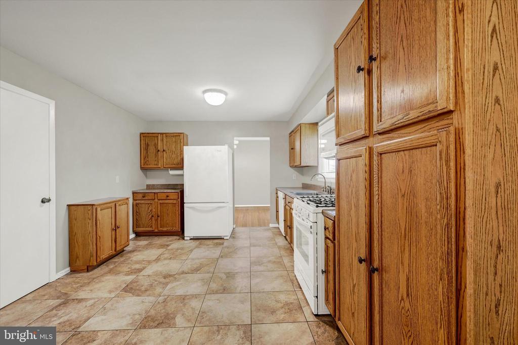 125 W Chestnut Hill Ln