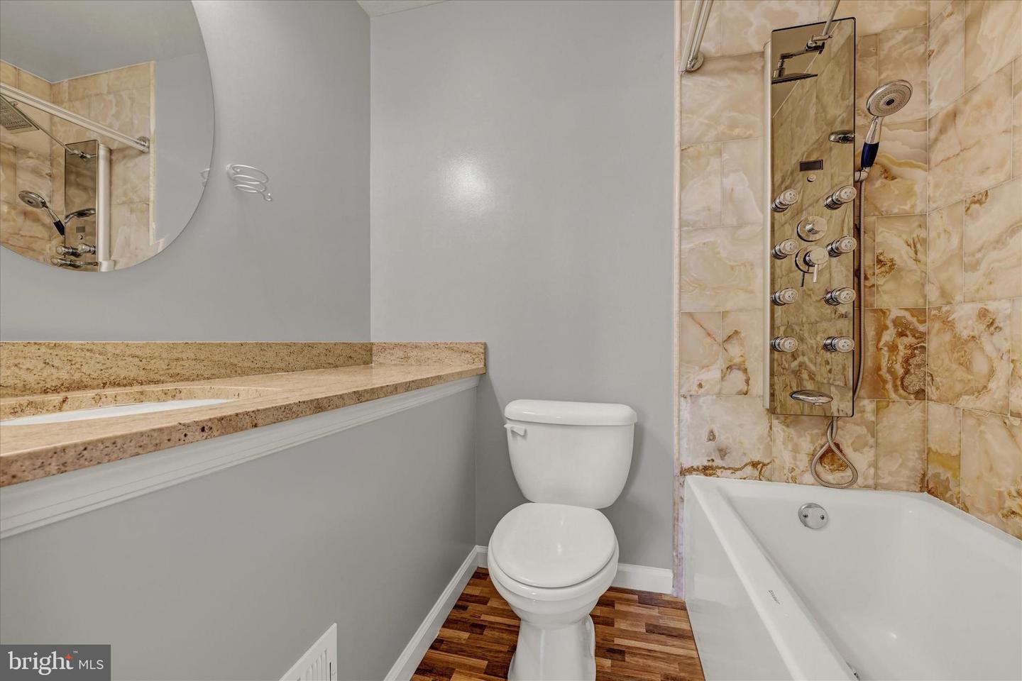 125 W Chestnut Hill Ln