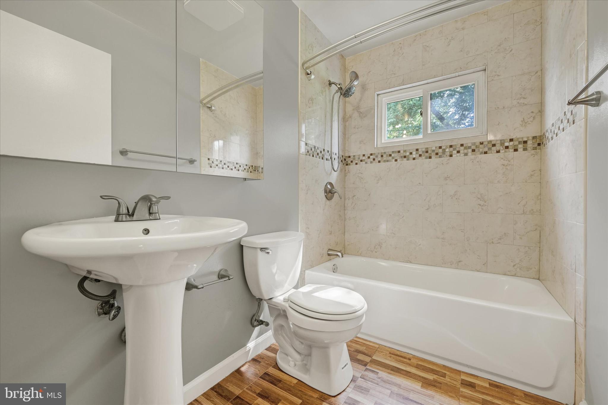 125 W Chestnut Hill Ln