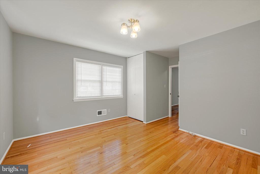 125 W Chestnut Hill Ln