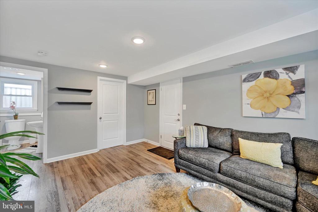 127 Ridgefield Rd