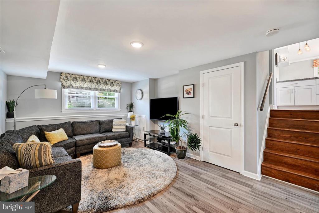 127 Ridgefield Rd