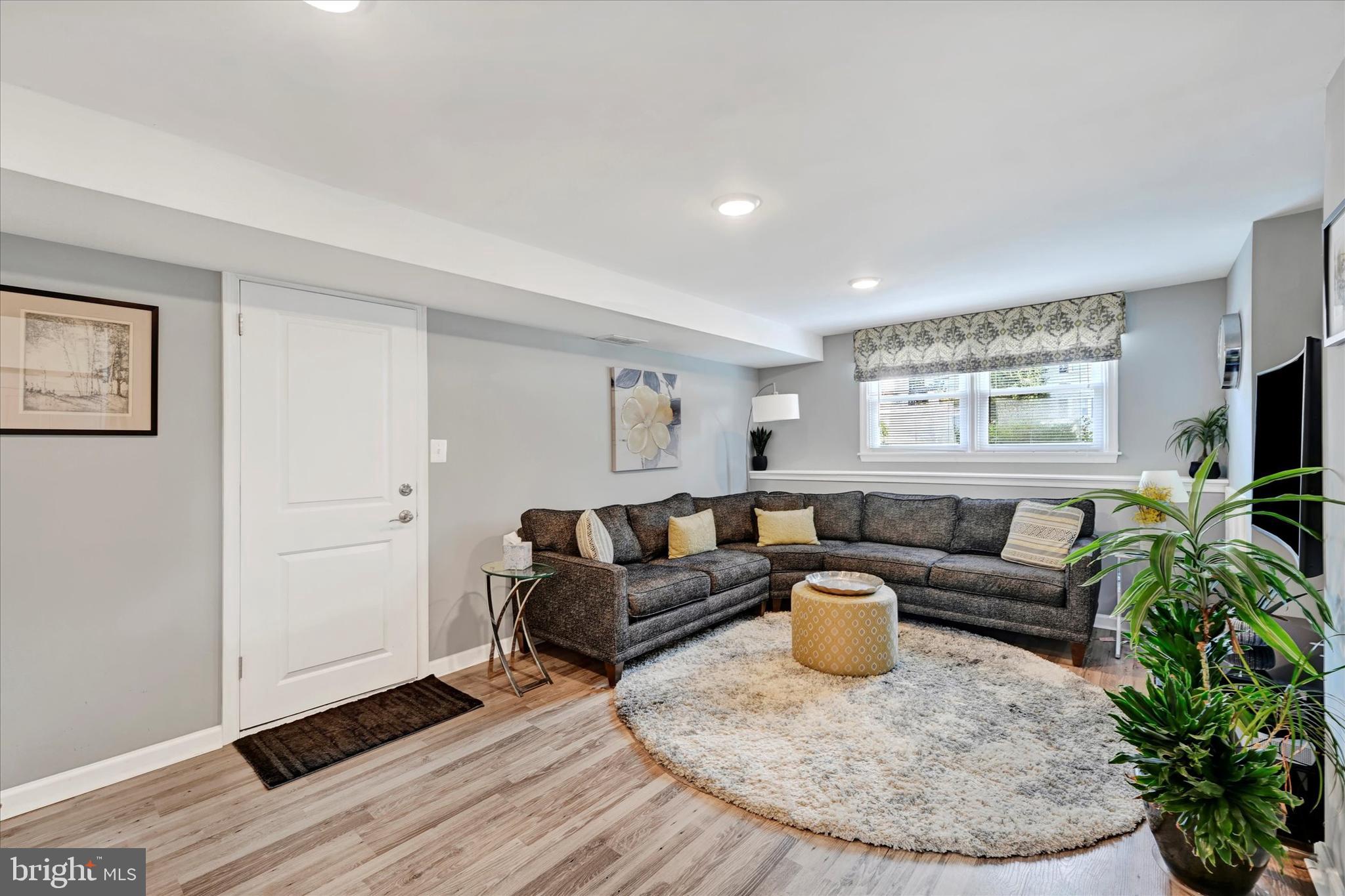 127 Ridgefield Rd