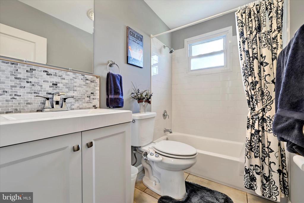 127 Ridgefield Rd