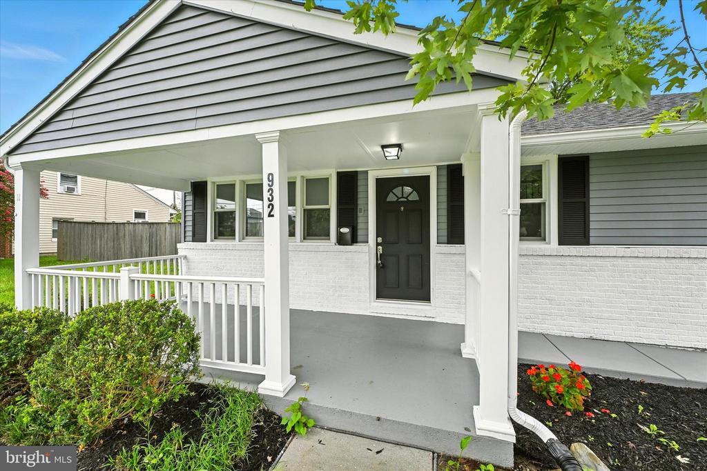 932 MACE AVENUE