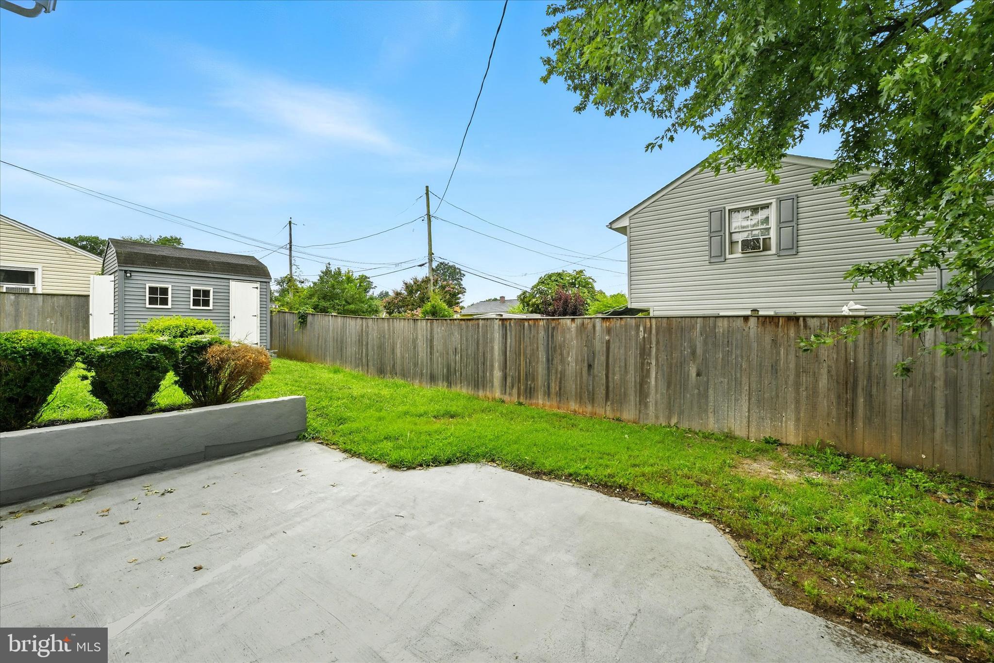 932 MACE AVENUE
