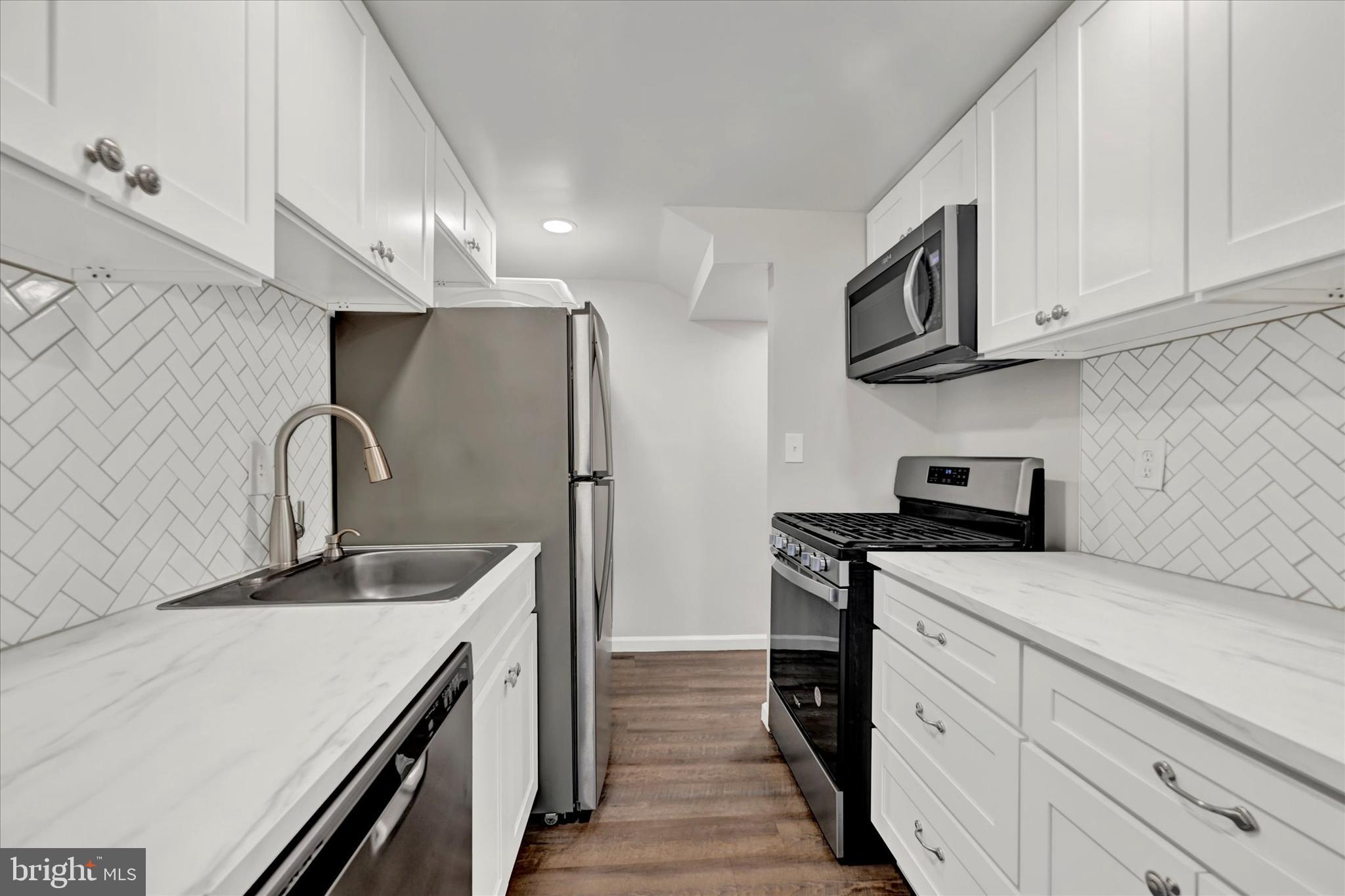 42 KING HENRY CIRCLE 42