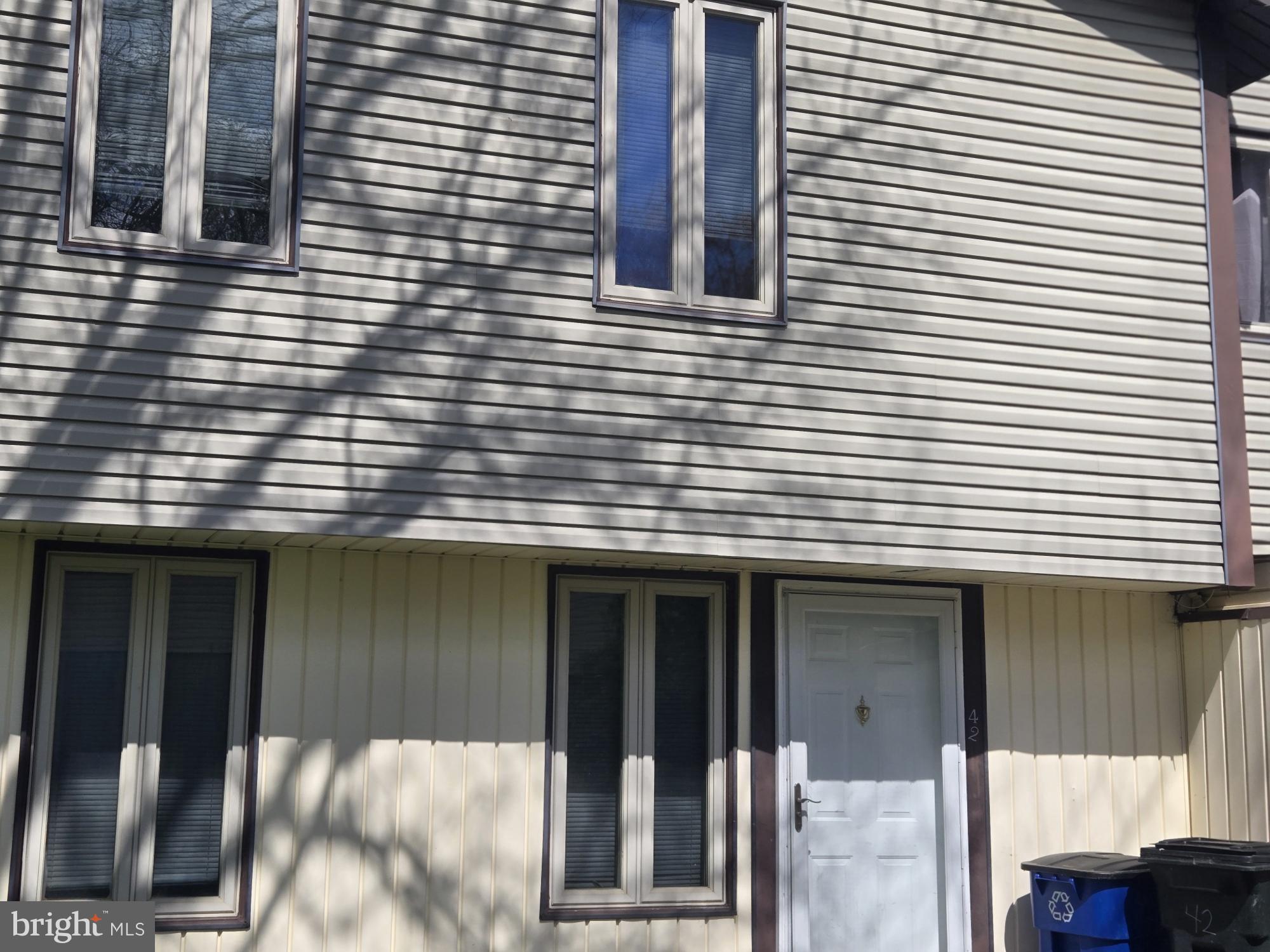 42 KING HENRY CIRCLE 42