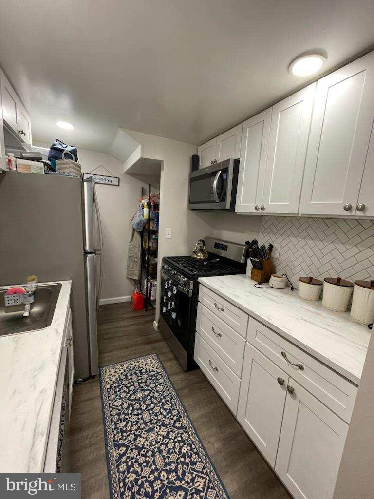 42 KING HENRY CIRCLE 42