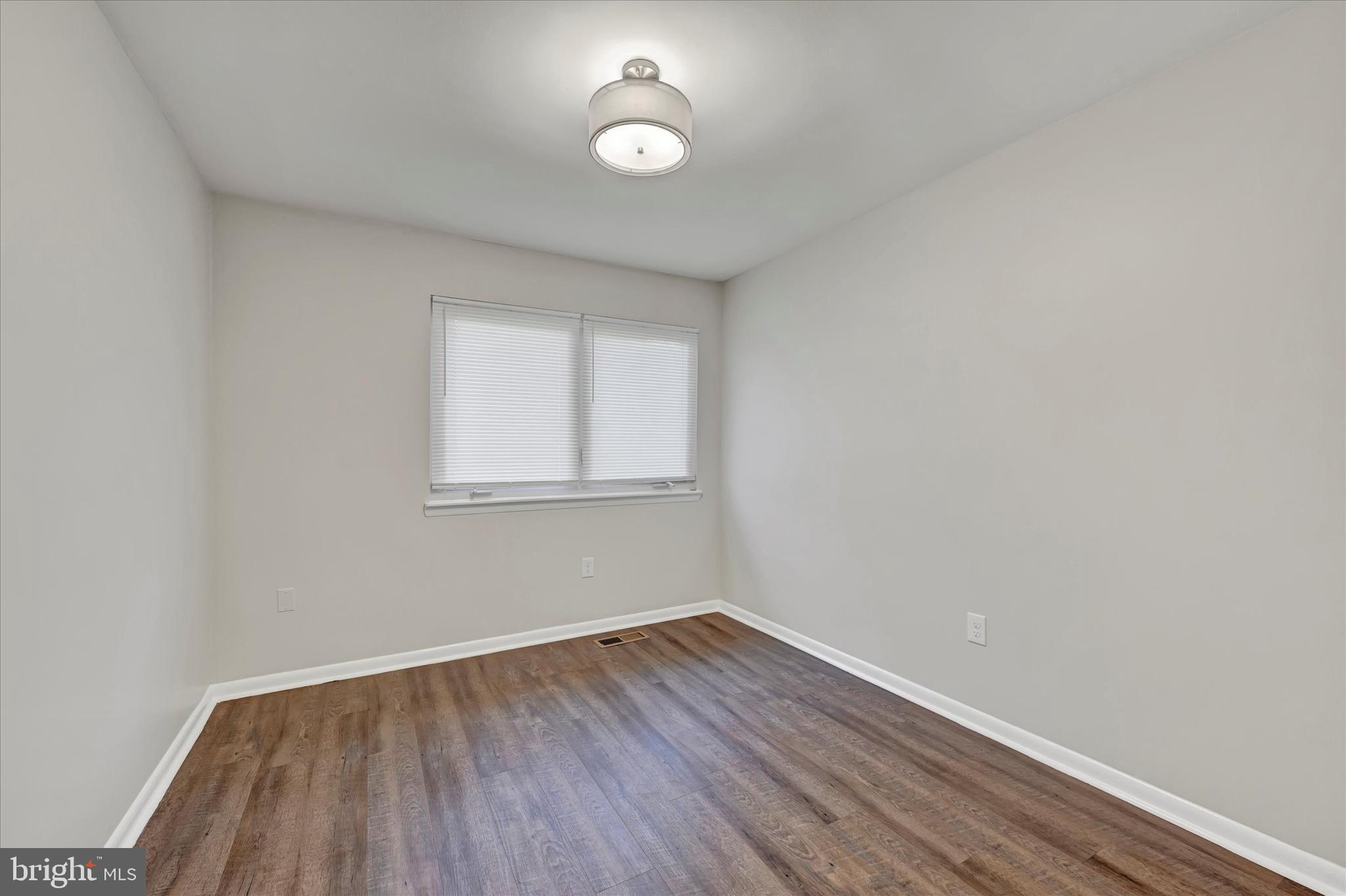 42 KING HENRY CIRCLE 42