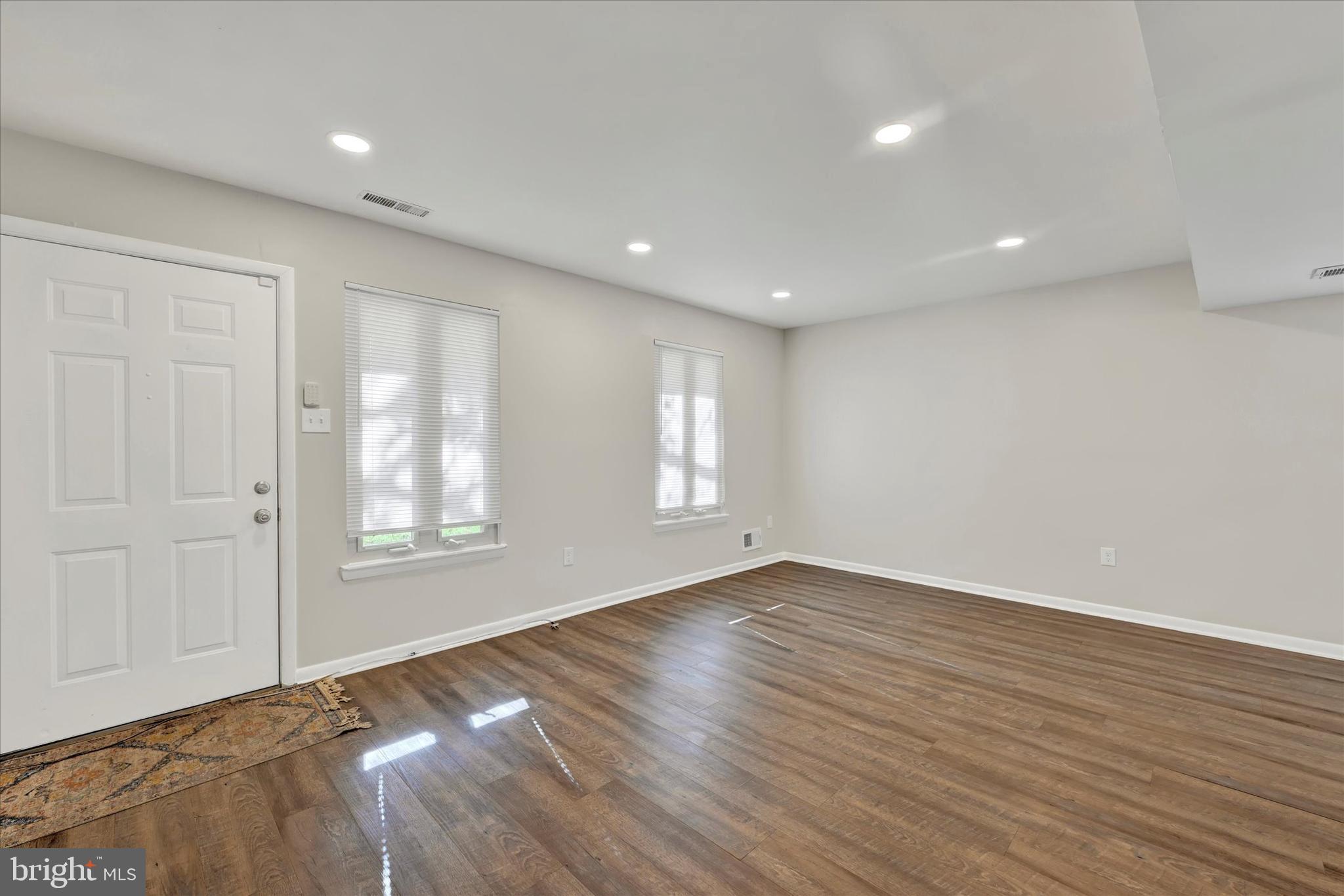 42 KING HENRY CIRCLE 42