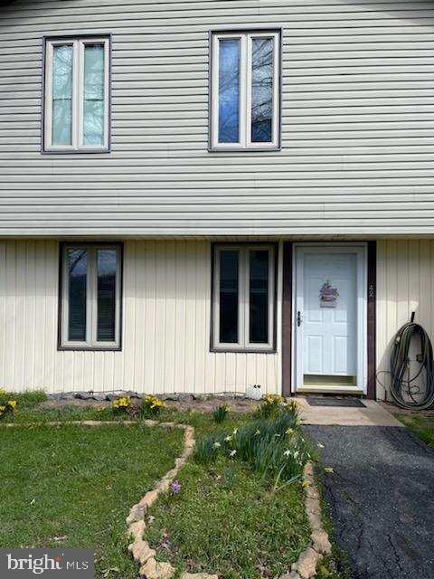 42 KING HENRY CIRCLE 42
