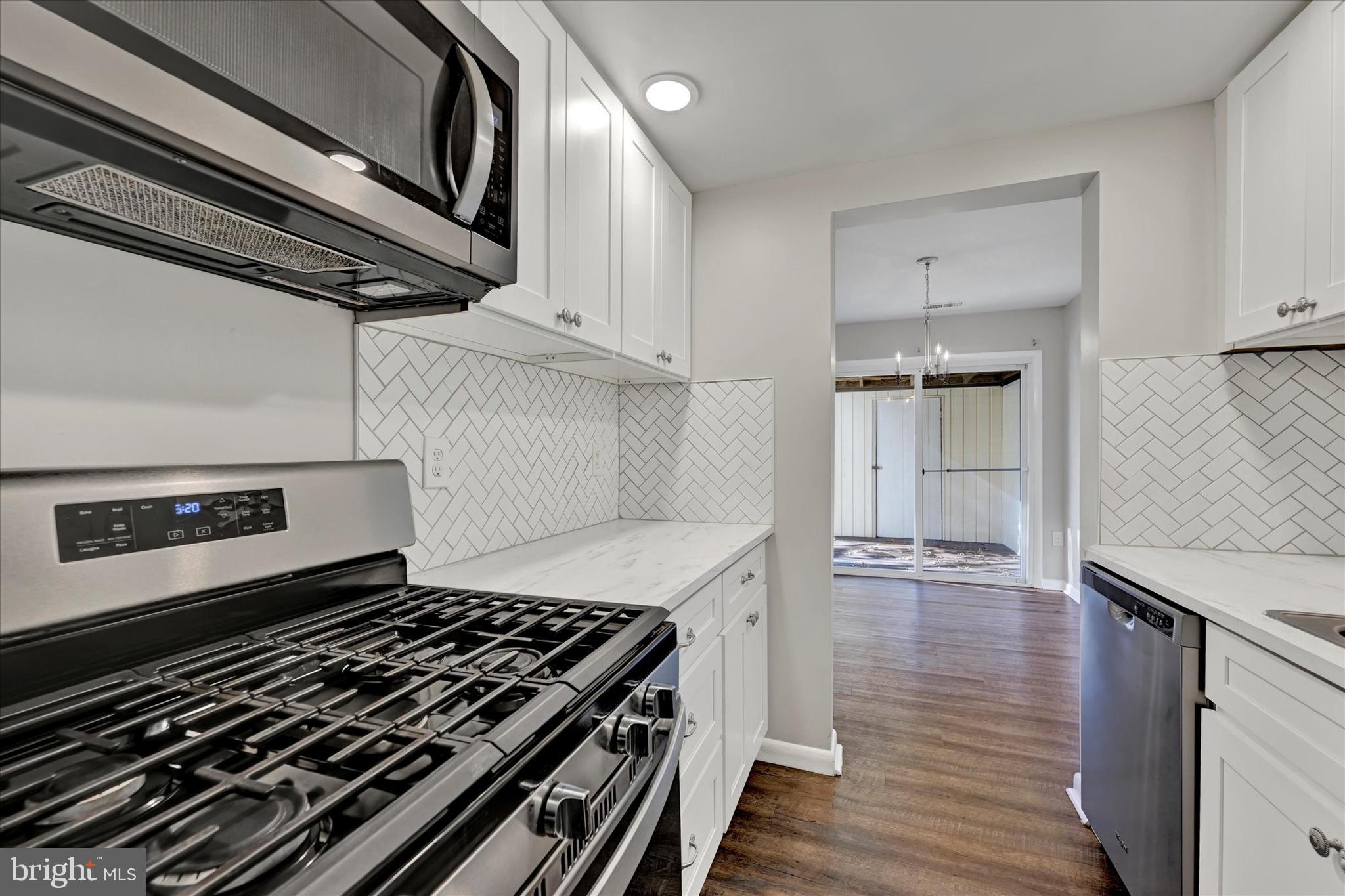 42 KING HENRY CIRCLE 42