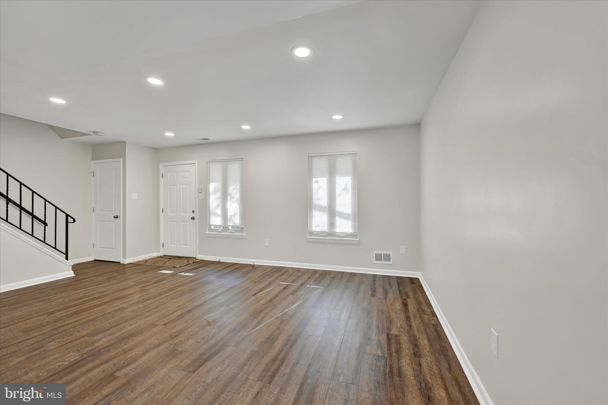 42 KING HENRY CIRCLE 42