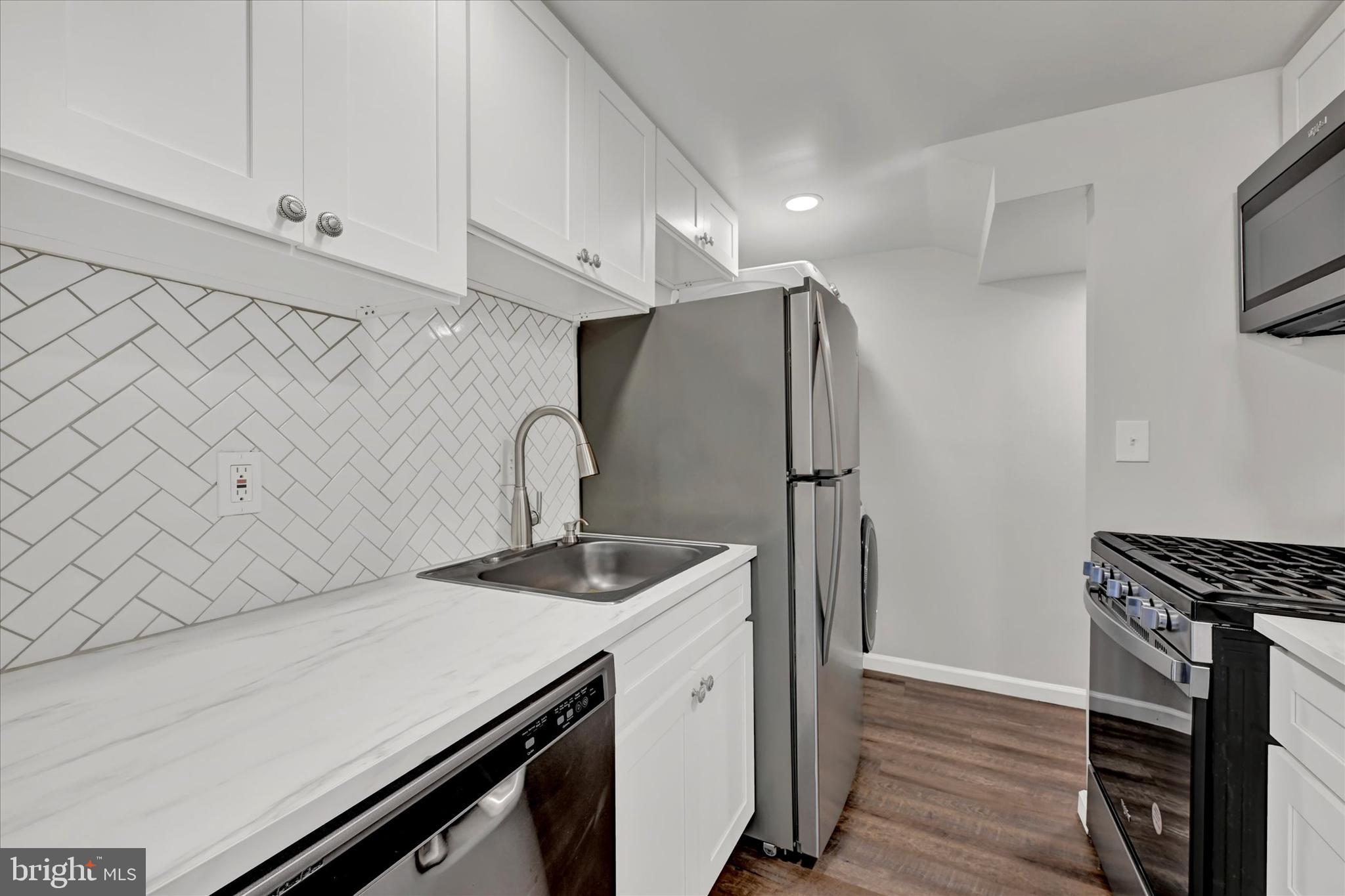 42 KING HENRY CIRCLE 42