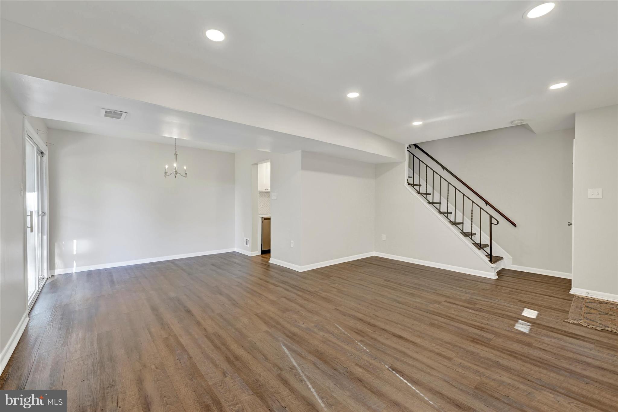 42 KING HENRY CIRCLE 42