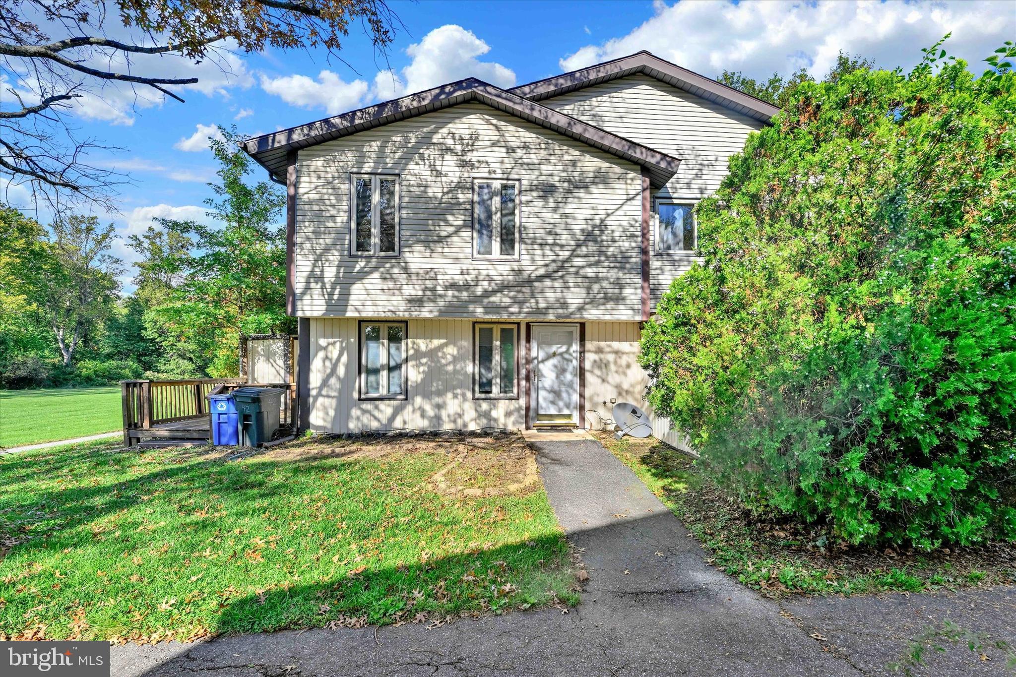 42 KING HENRY CIRCLE 42