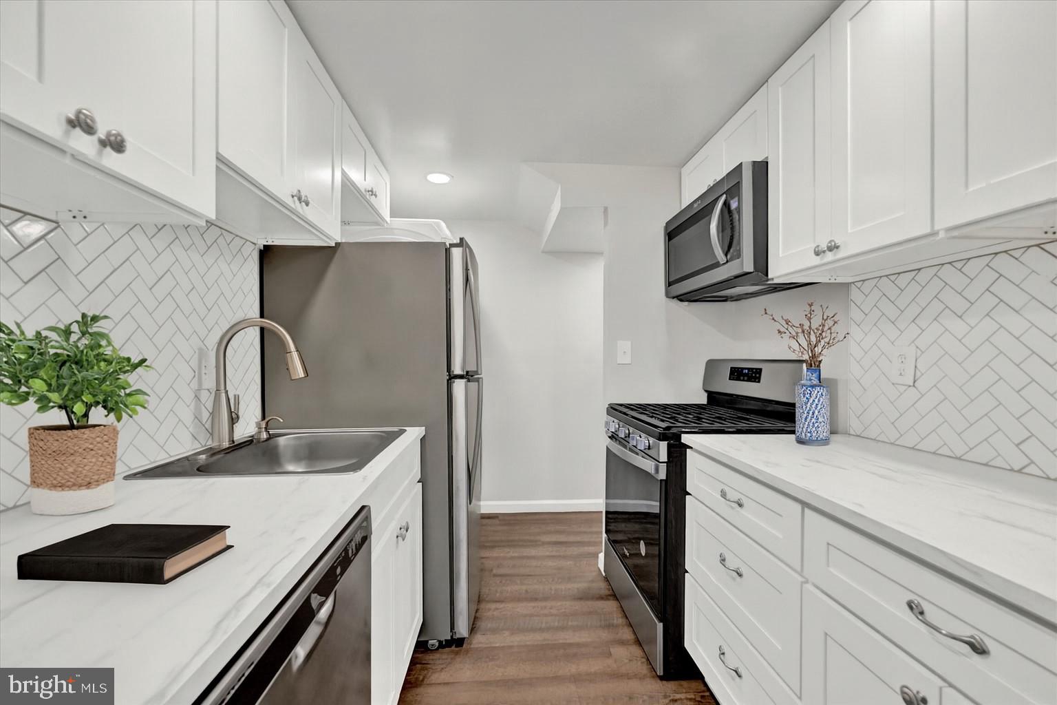 42 KING HENRY CIRCLE 42