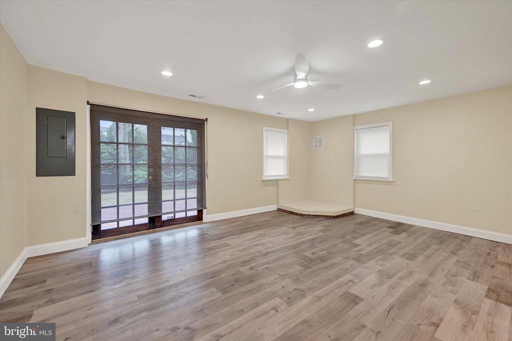 10 SHARROW COURT