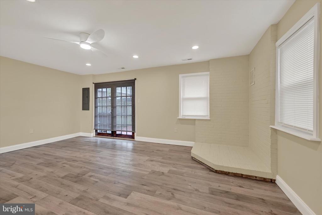 10 SHARROW COURT