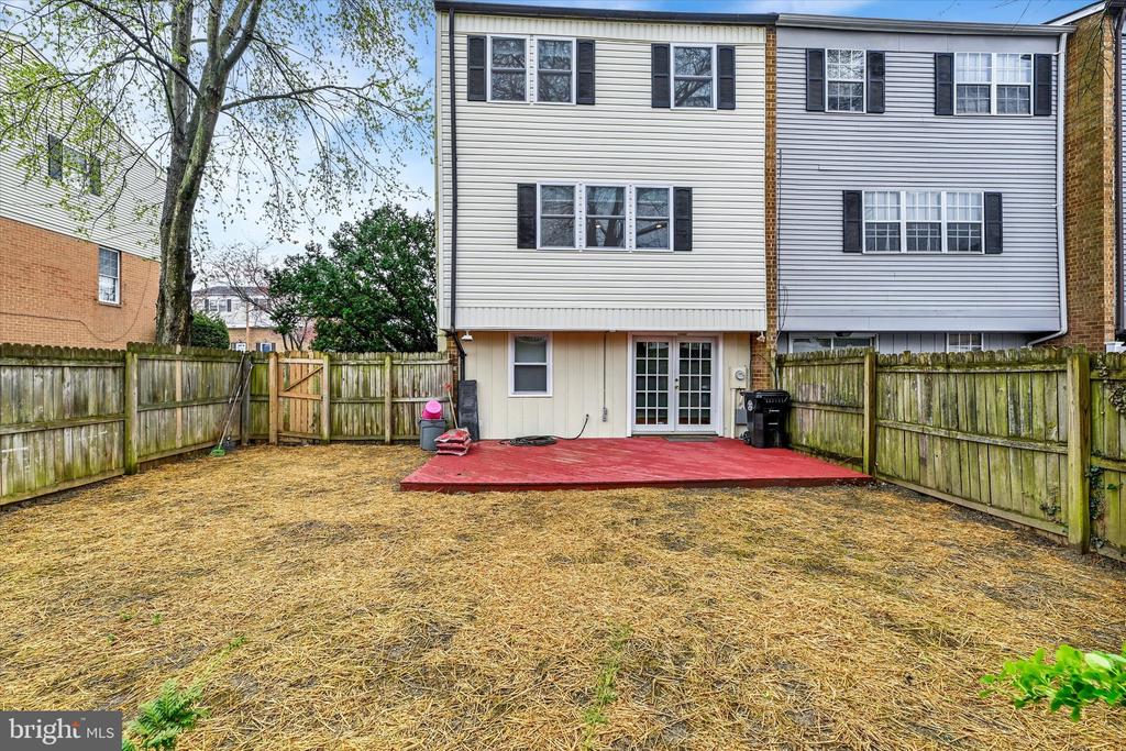 10 SHARROW COURT