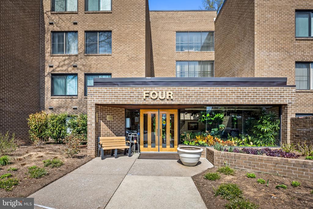 4 CANDLEMAKER COURT 306