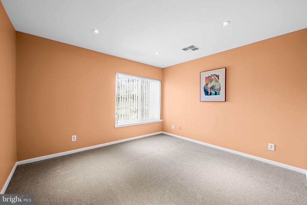 4 CANDLEMAKER COURT 306