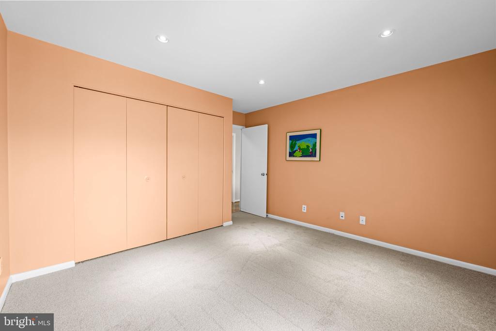 4 CANDLEMAKER COURT 306