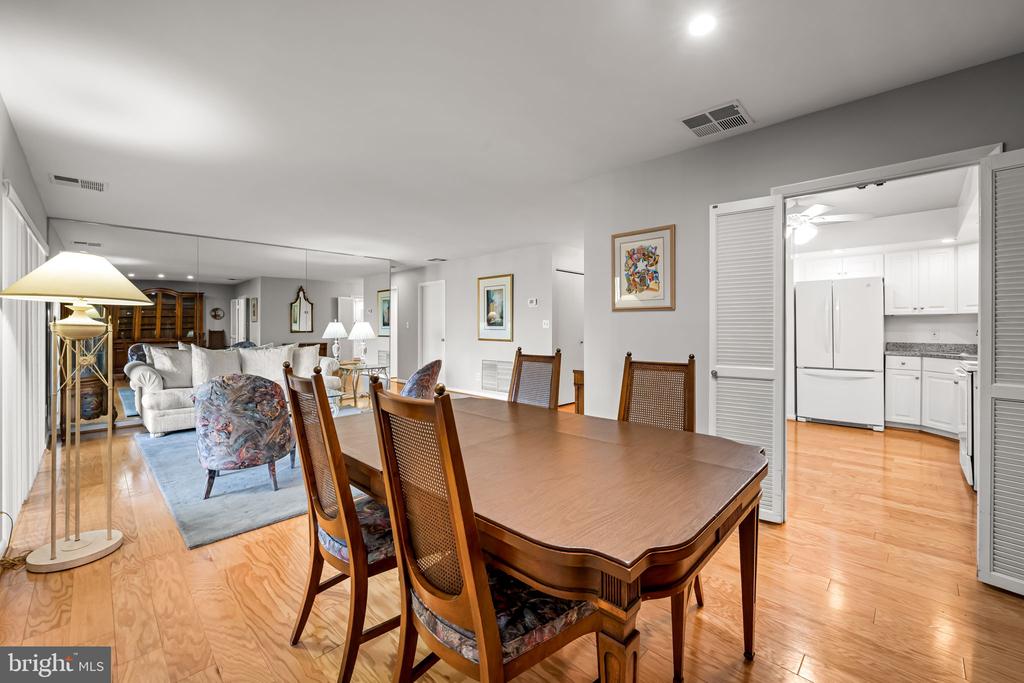 4 CANDLEMAKER COURT 306