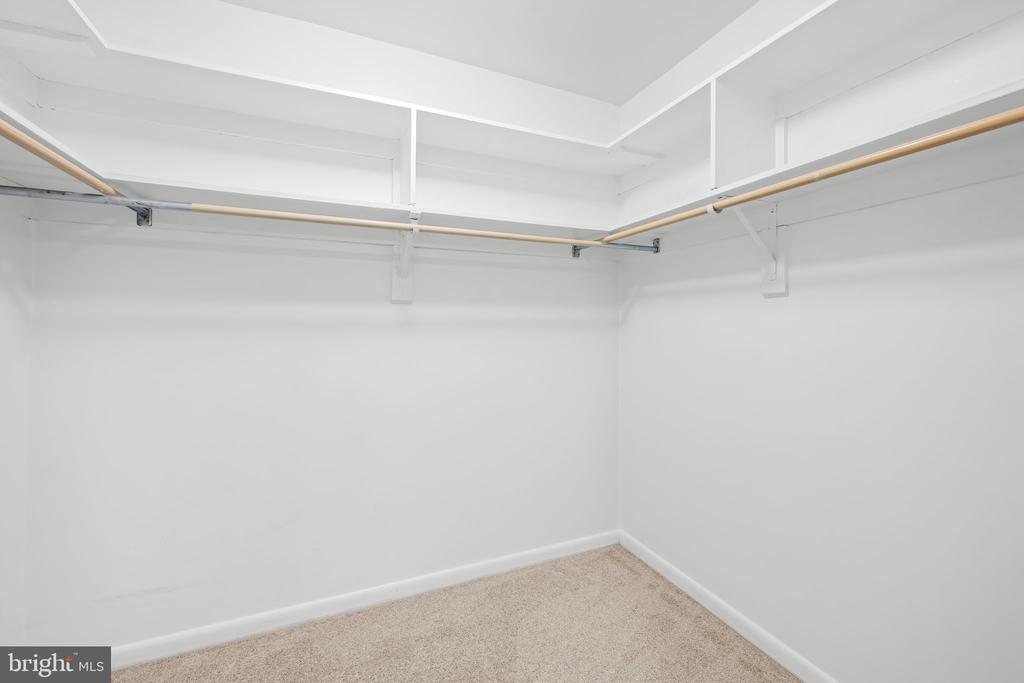 4 CANDLEMAKER COURT 306