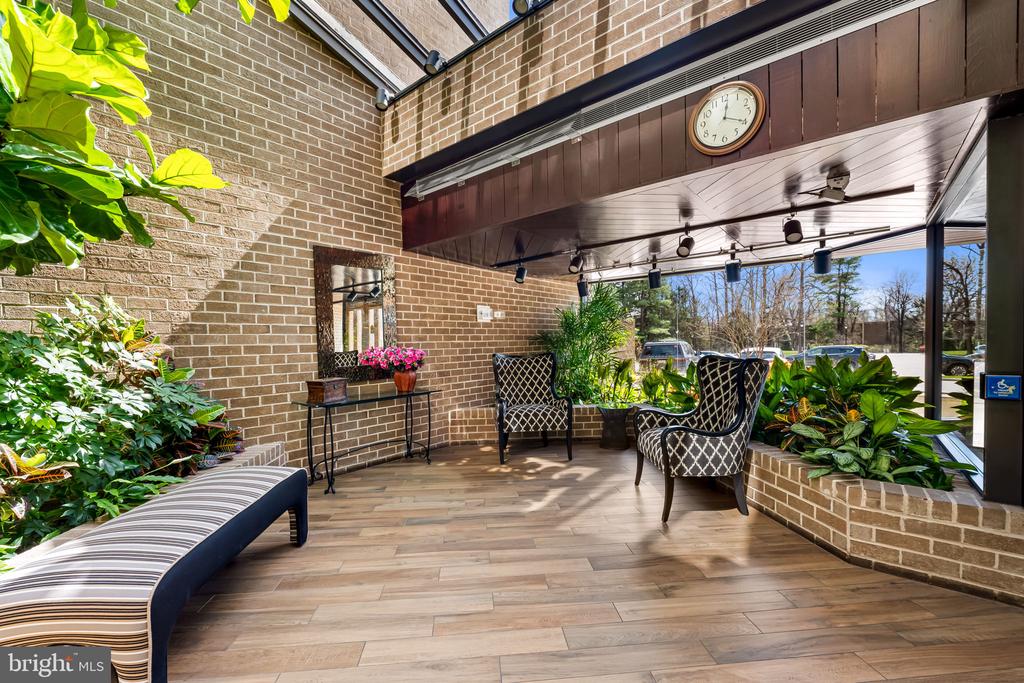 4 CANDLEMAKER COURT 306