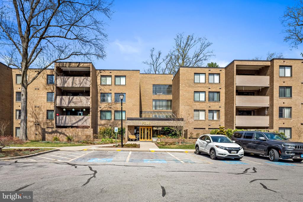 4 CANDLEMAKER COURT 306