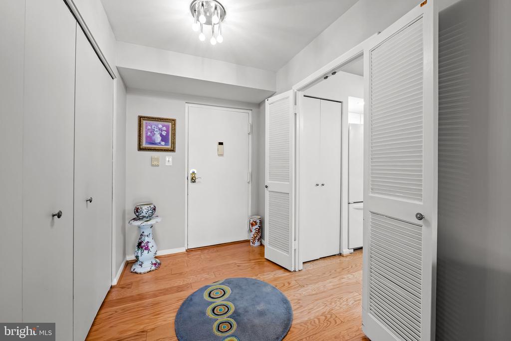4 CANDLEMAKER COURT 306