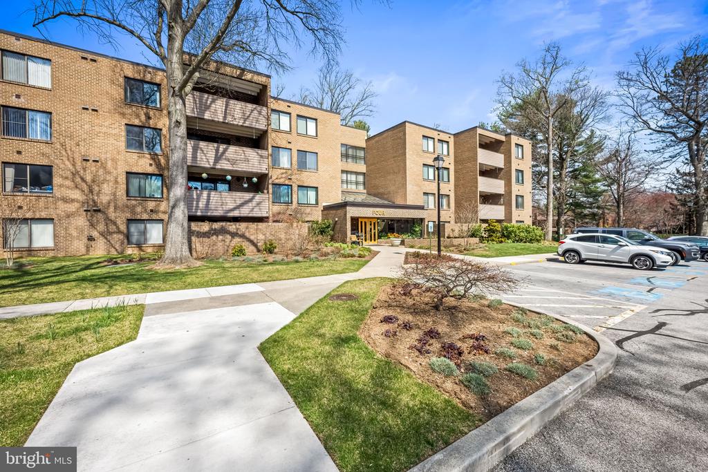 4 CANDLEMAKER COURT 306