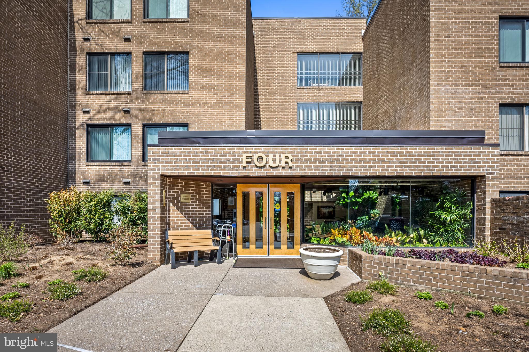 4 CANDLEMAKER COURT 306