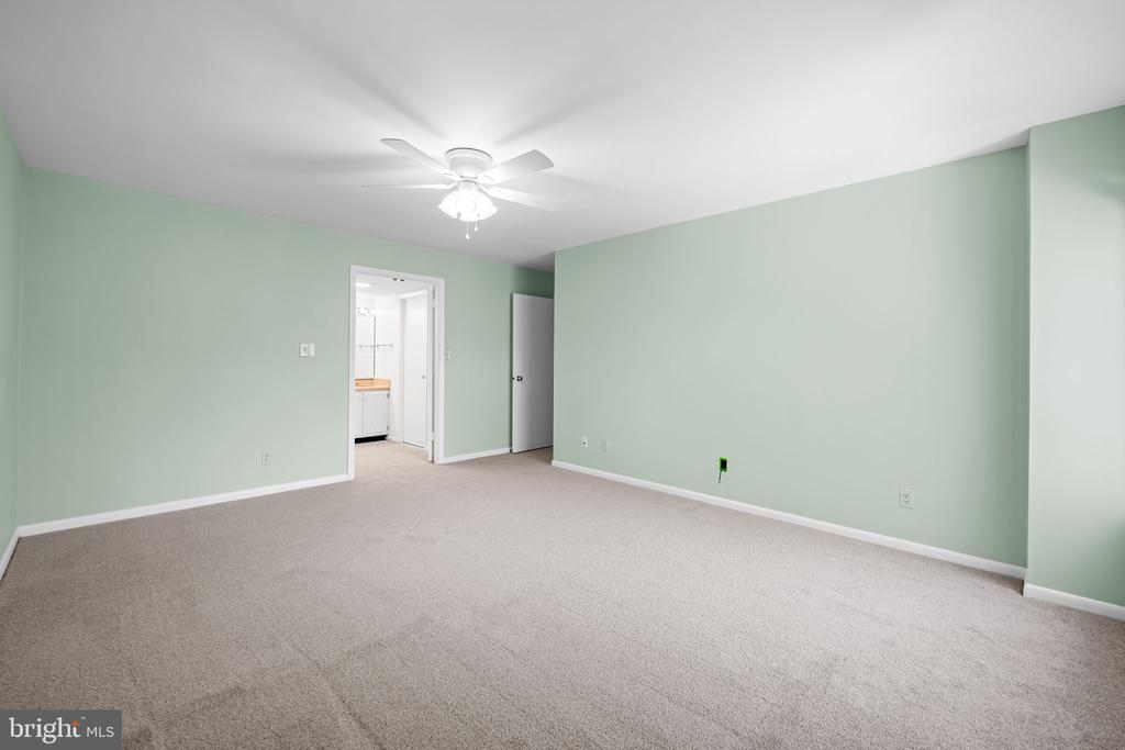 4 CANDLEMAKER COURT 306
