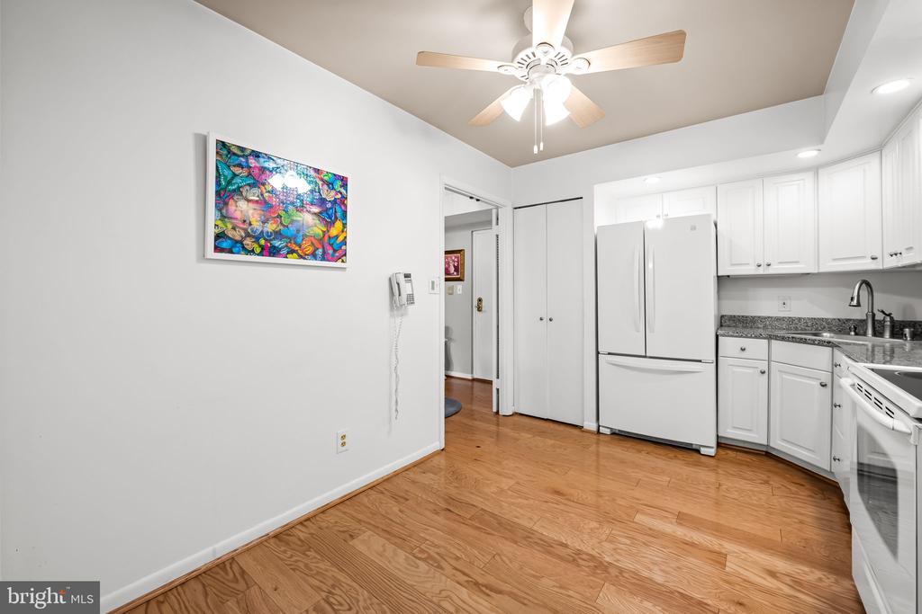 4 CANDLEMAKER COURT 306