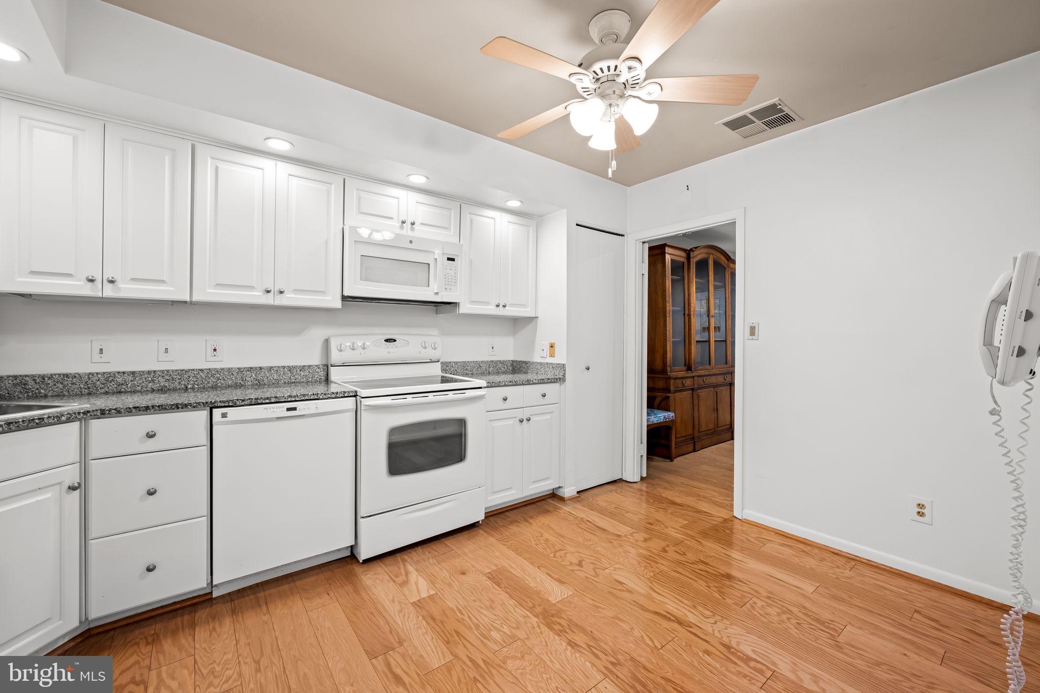 4 CANDLEMAKER COURT 306