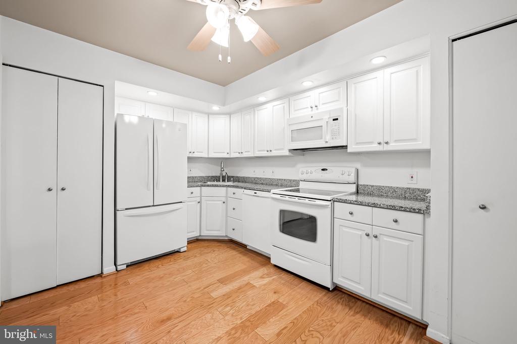 4 CANDLEMAKER COURT 306