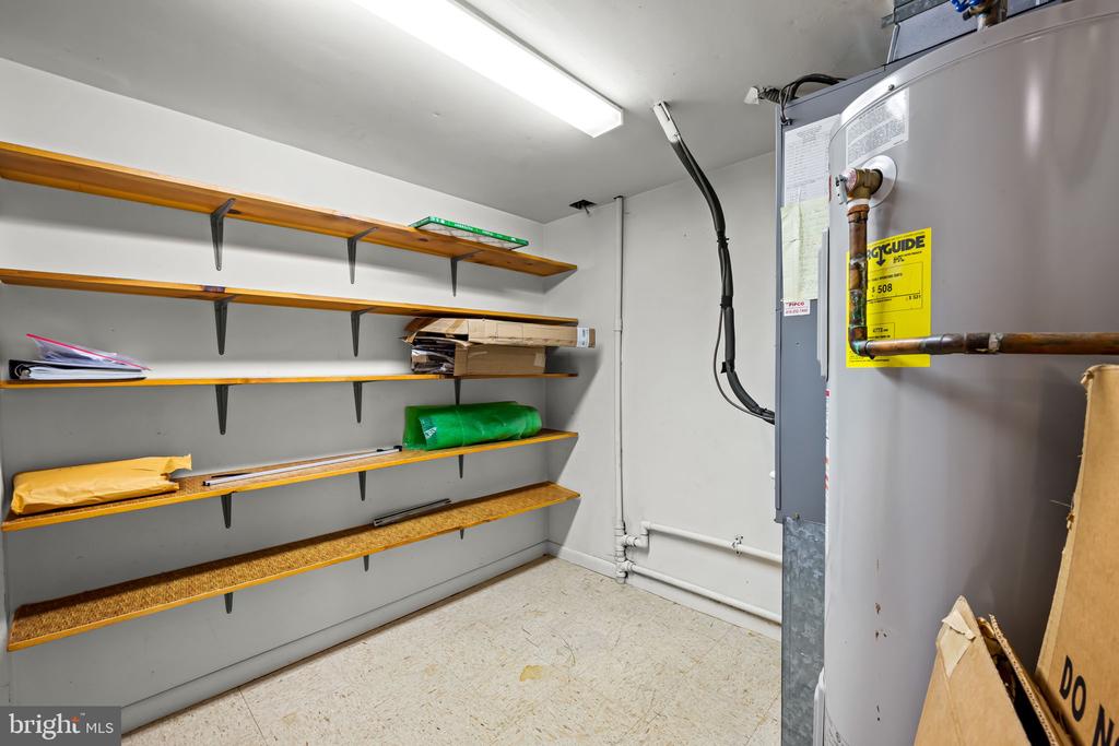 4 CANDLEMAKER COURT 306
