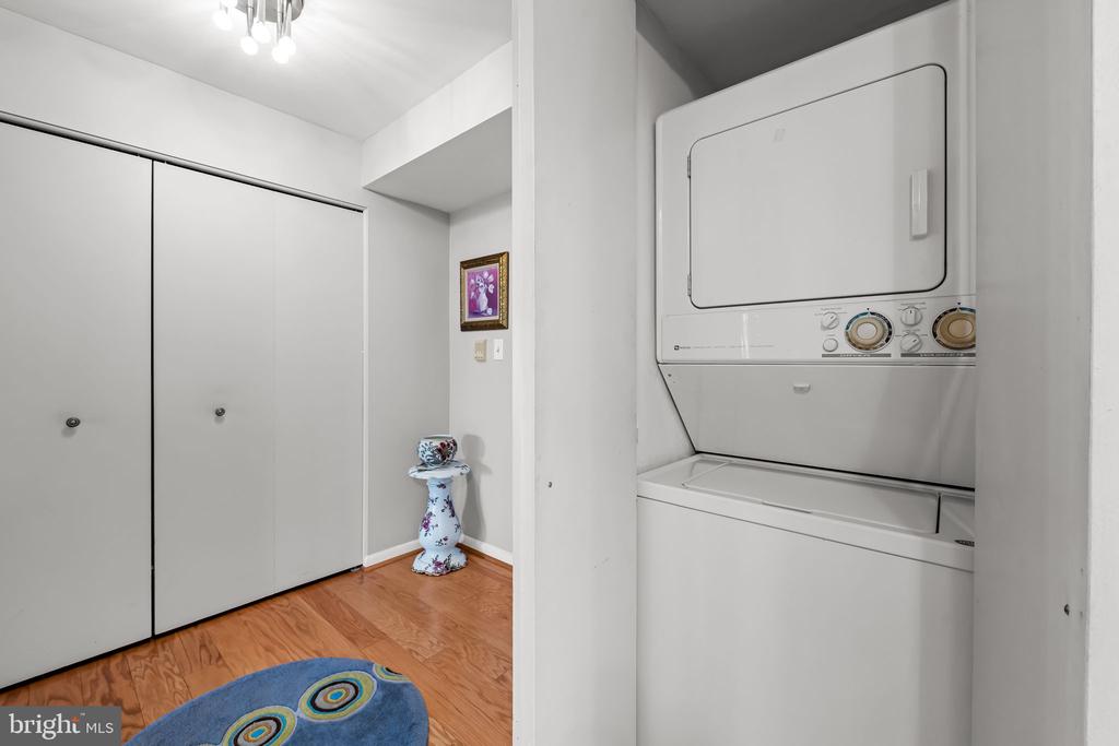 4 CANDLEMAKER COURT 306