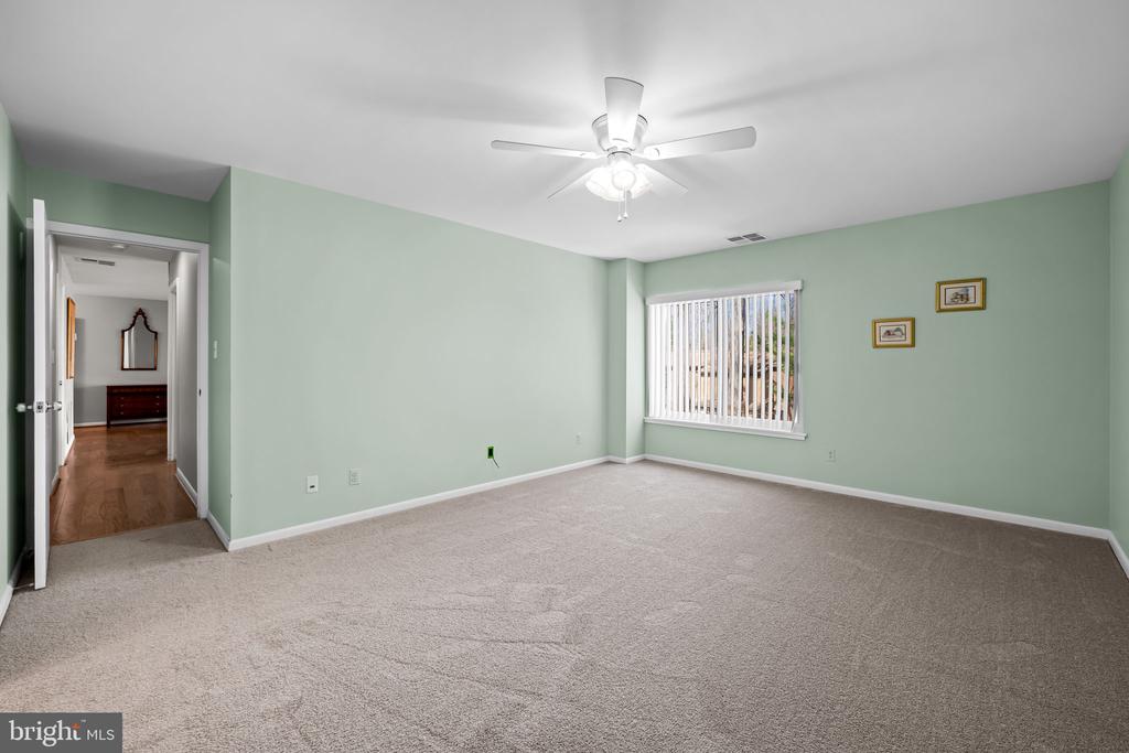 4 CANDLEMAKER COURT 306