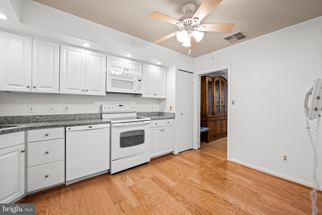 4 CANDLEMAKER COURT 306