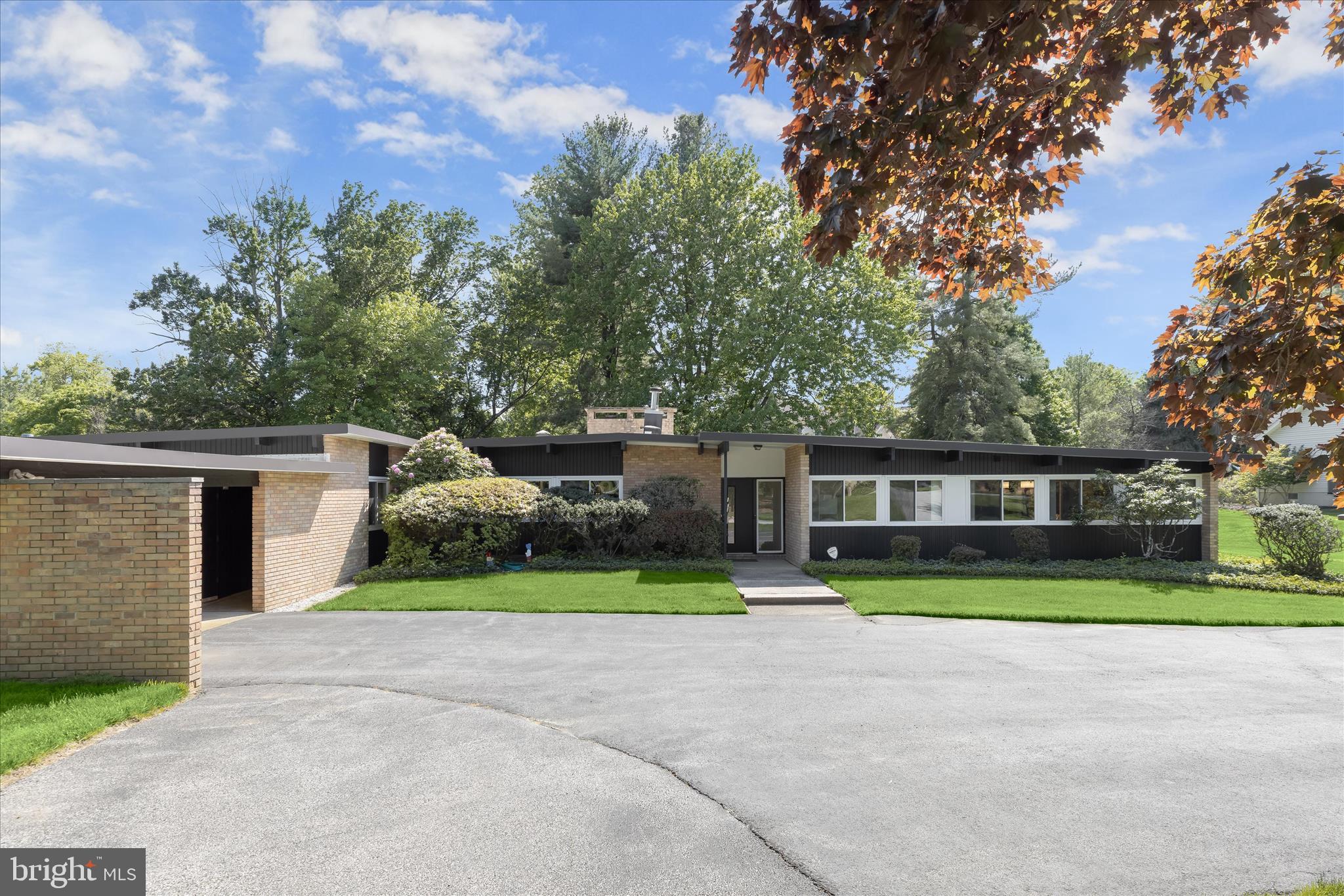 5 STONE HOLLOW COURT
