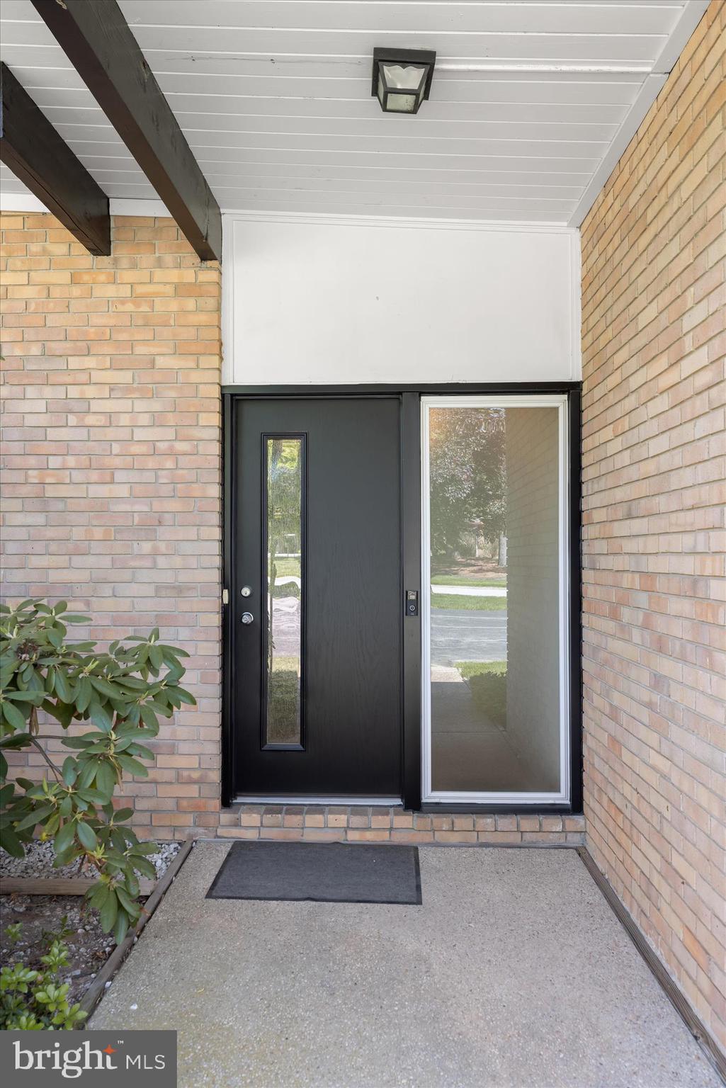5 STONE HOLLOW COURT