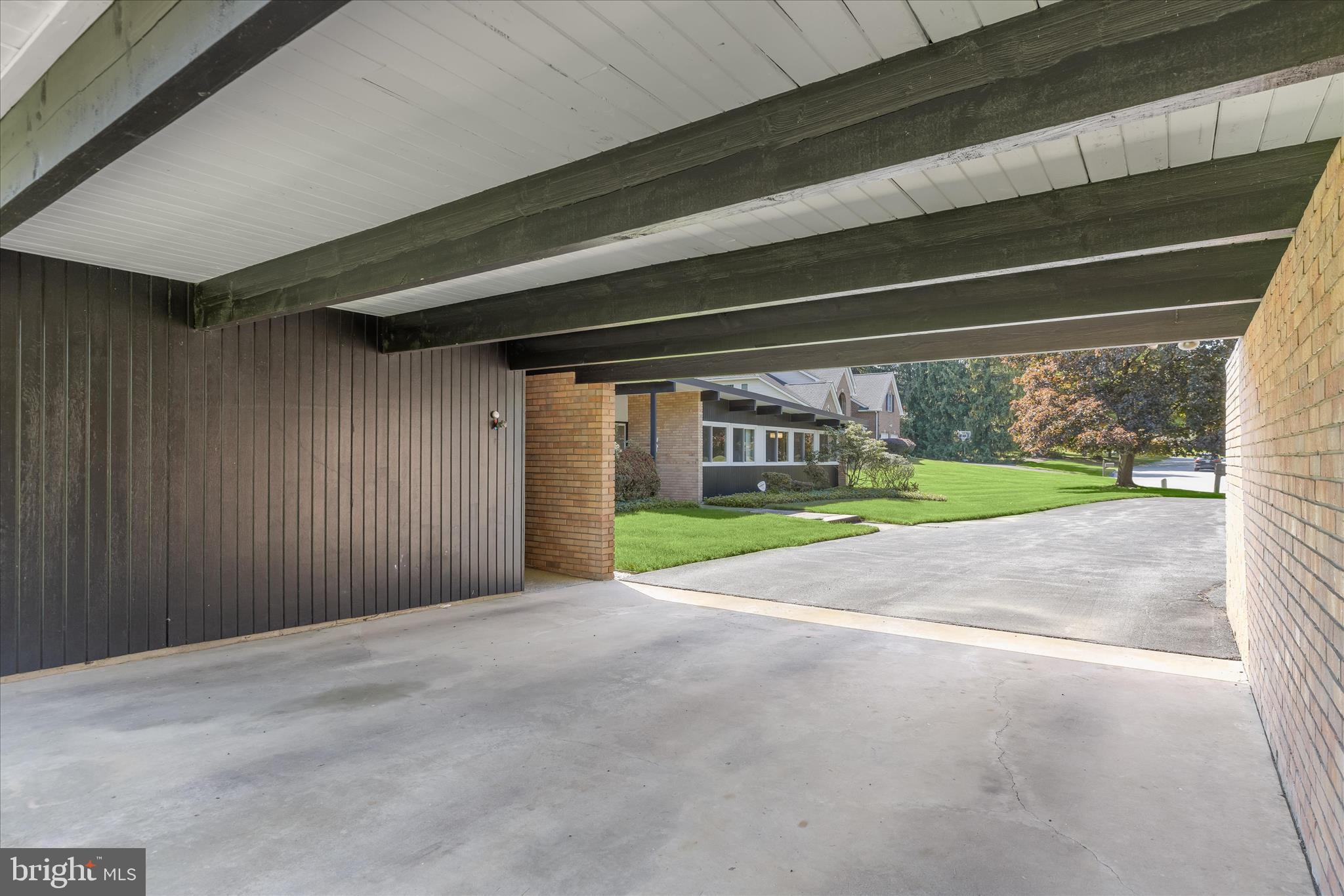 5 STONE HOLLOW COURT
